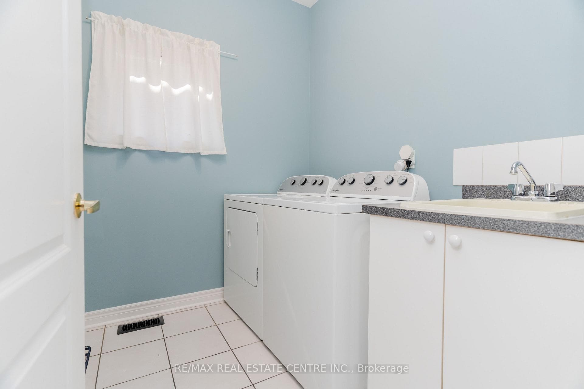 46 Strawberry Hill Court photo 21