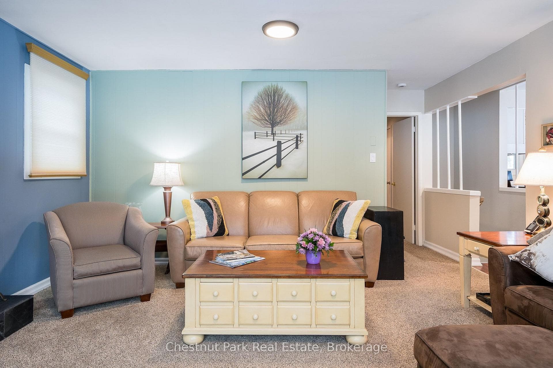 Spacious living room -