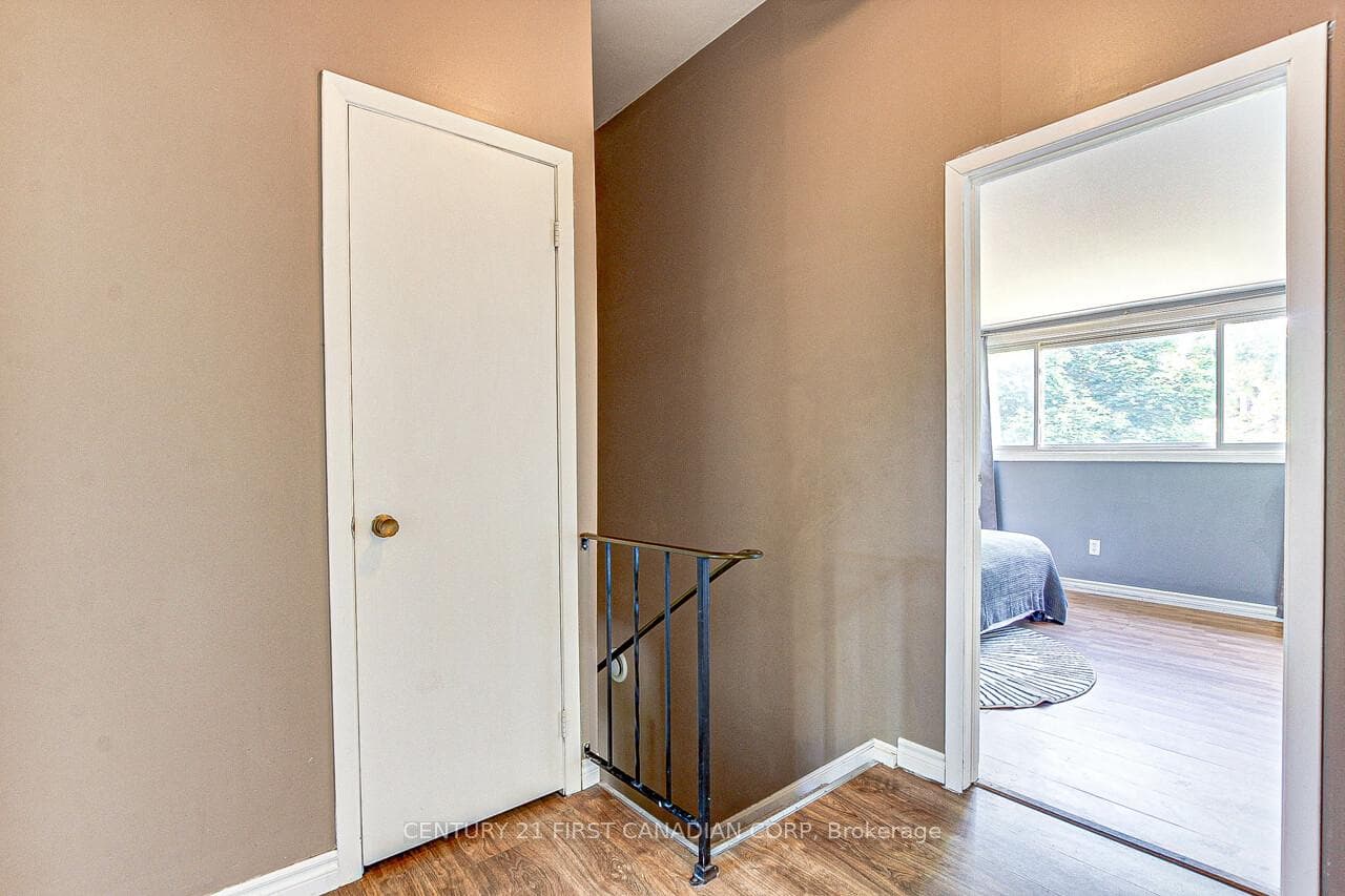 10 Fairfax Court photo 19