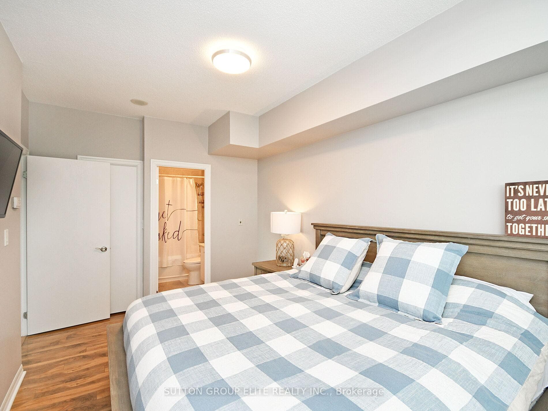 1359 Rathburn Road Unit 609 photo 16