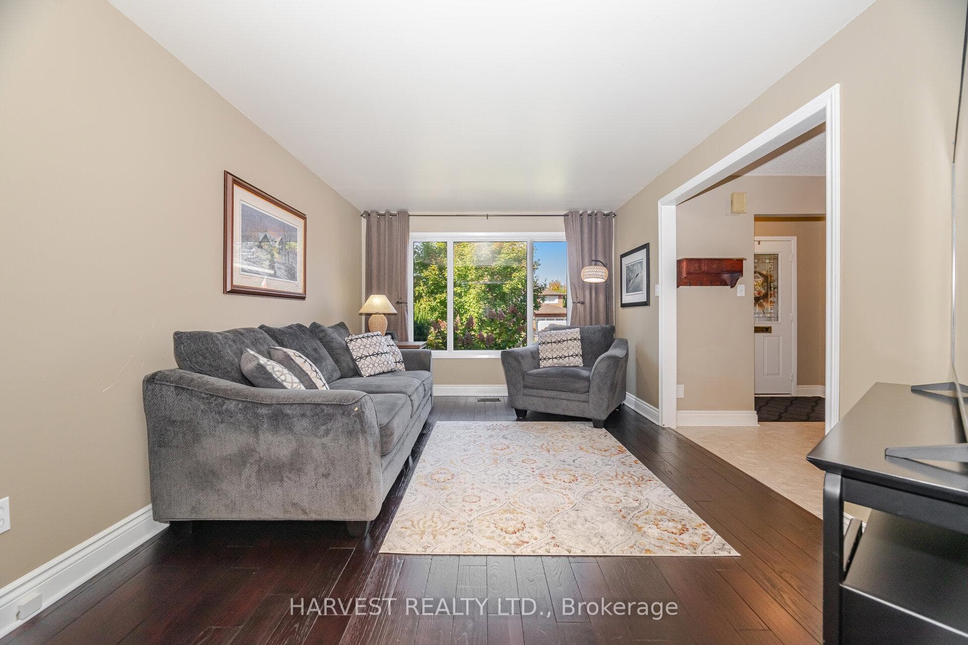 354 Darlington Crescent photo 8