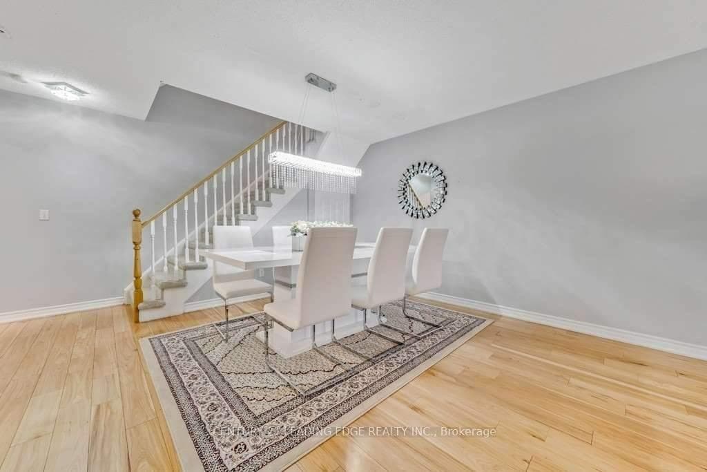 25 Mondeo Drive photo 5