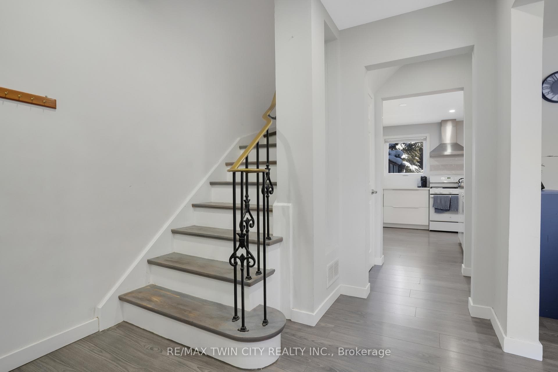 22 Ralgreen Crescent photo 9