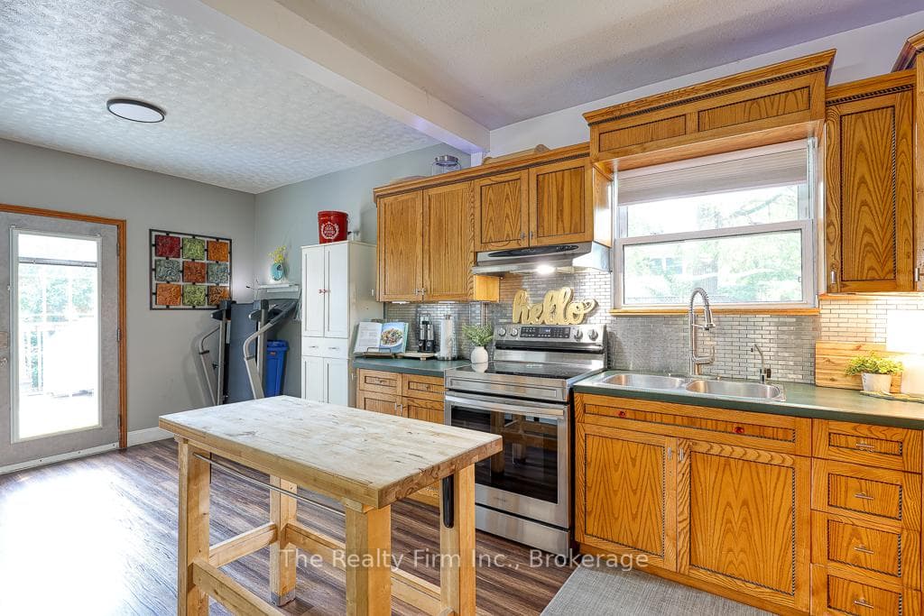 Bright and spacious kitchen