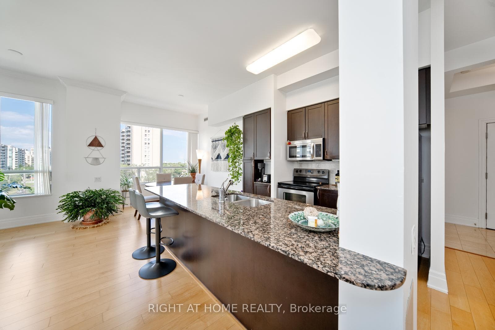 777 Steeles Avenue Unit LPH8 photo 10
