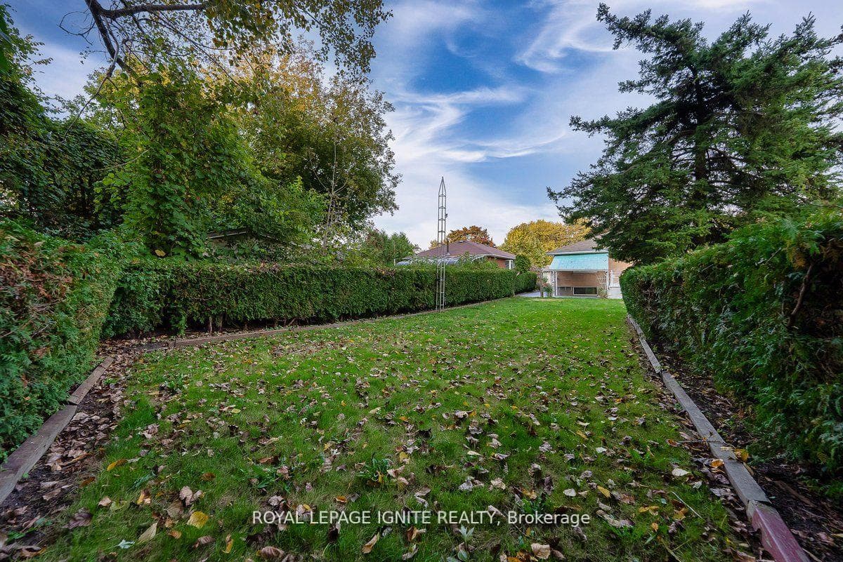 42 Mossbank Drive photo 33