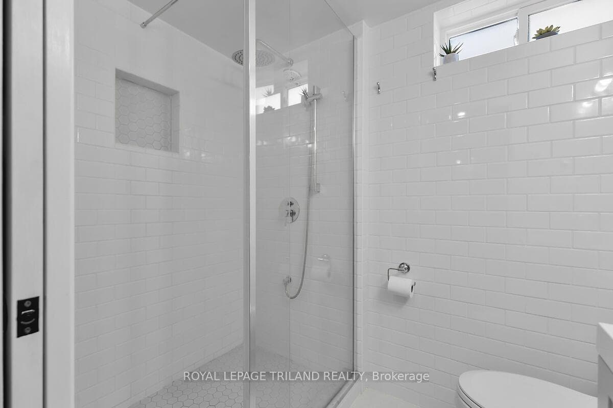 23 Cronyn Crescent photo 26