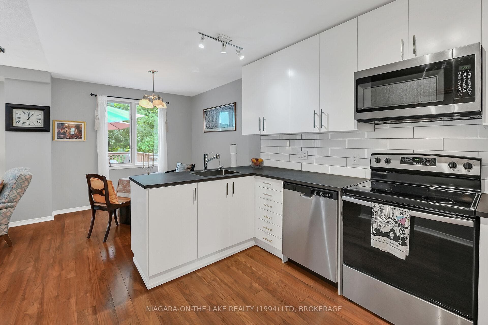 6 LAKESIDE Drive photo 9