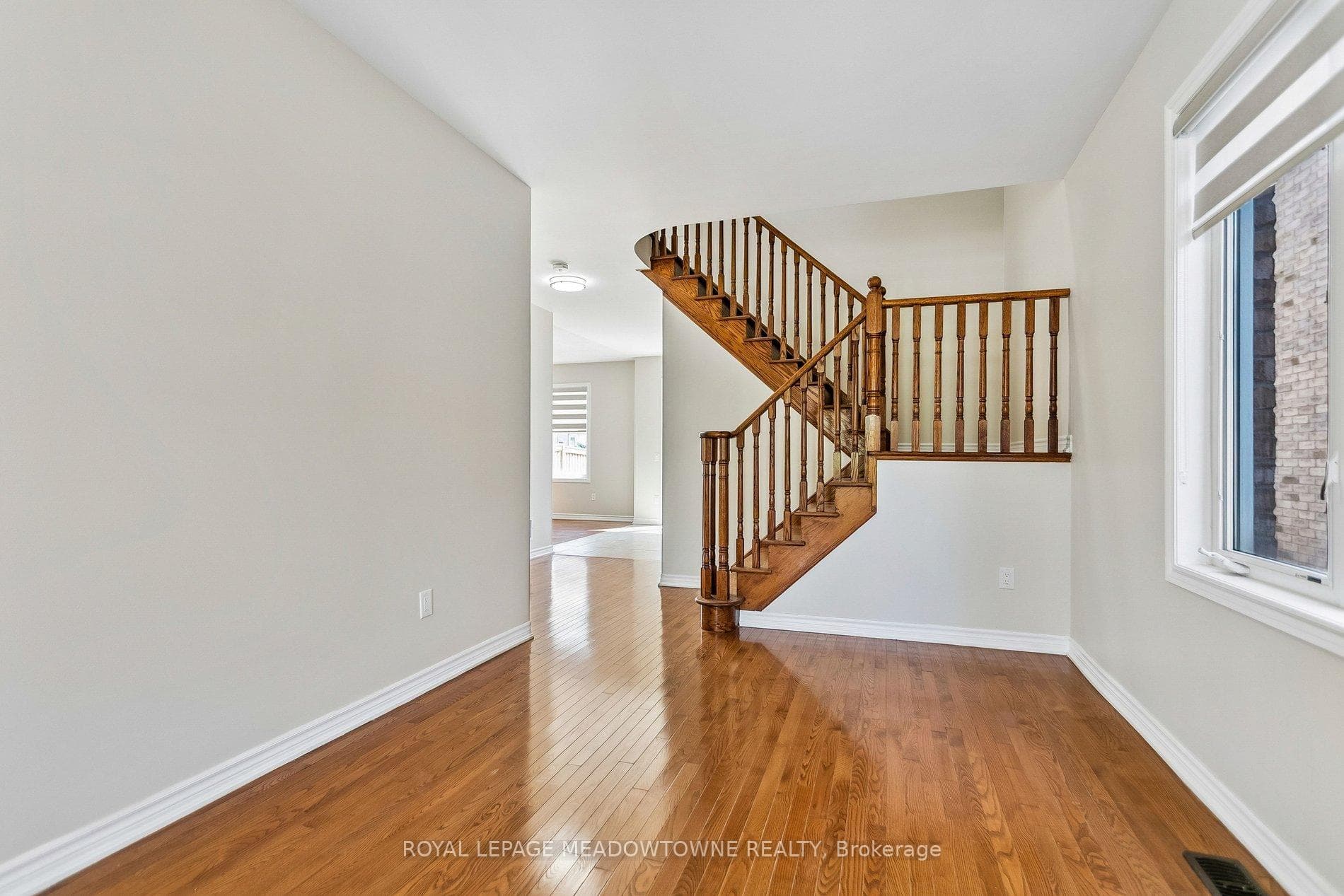 15 Learmont Avenue Unit Upper photo 8