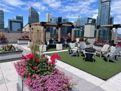 260 Queens Quay Unit 1804 photo 15