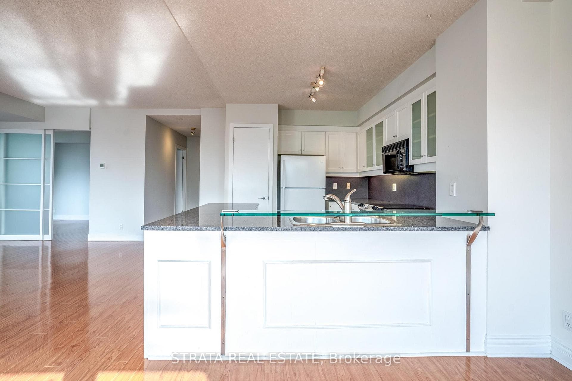 500 Queens Quay Unit 402W photo 21