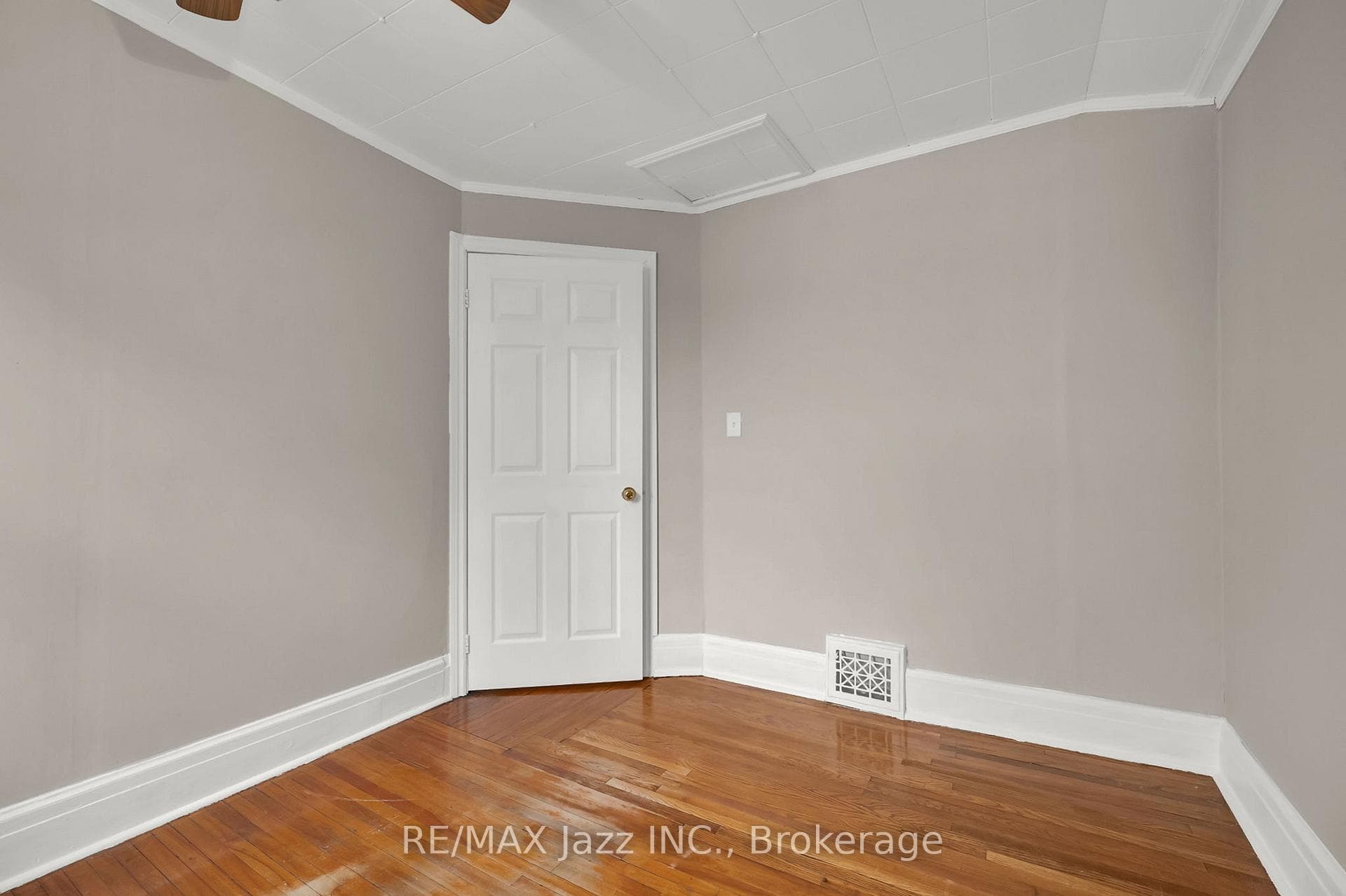 636 Carnegie Avenue photo 19
