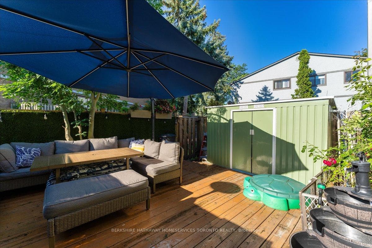 98 Falconer Drive Unit 11 photo 31