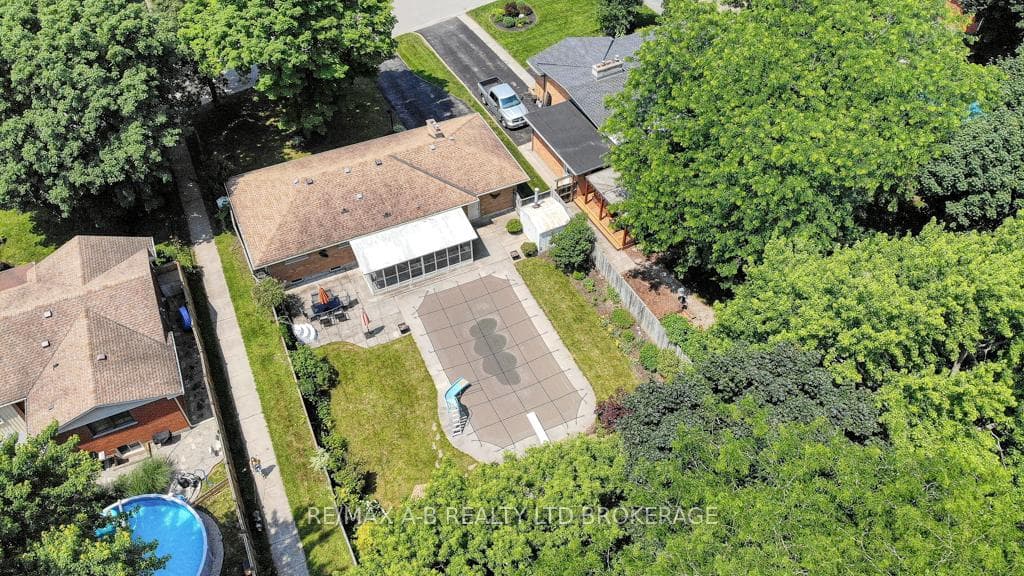 643 Headley Drive photo 3