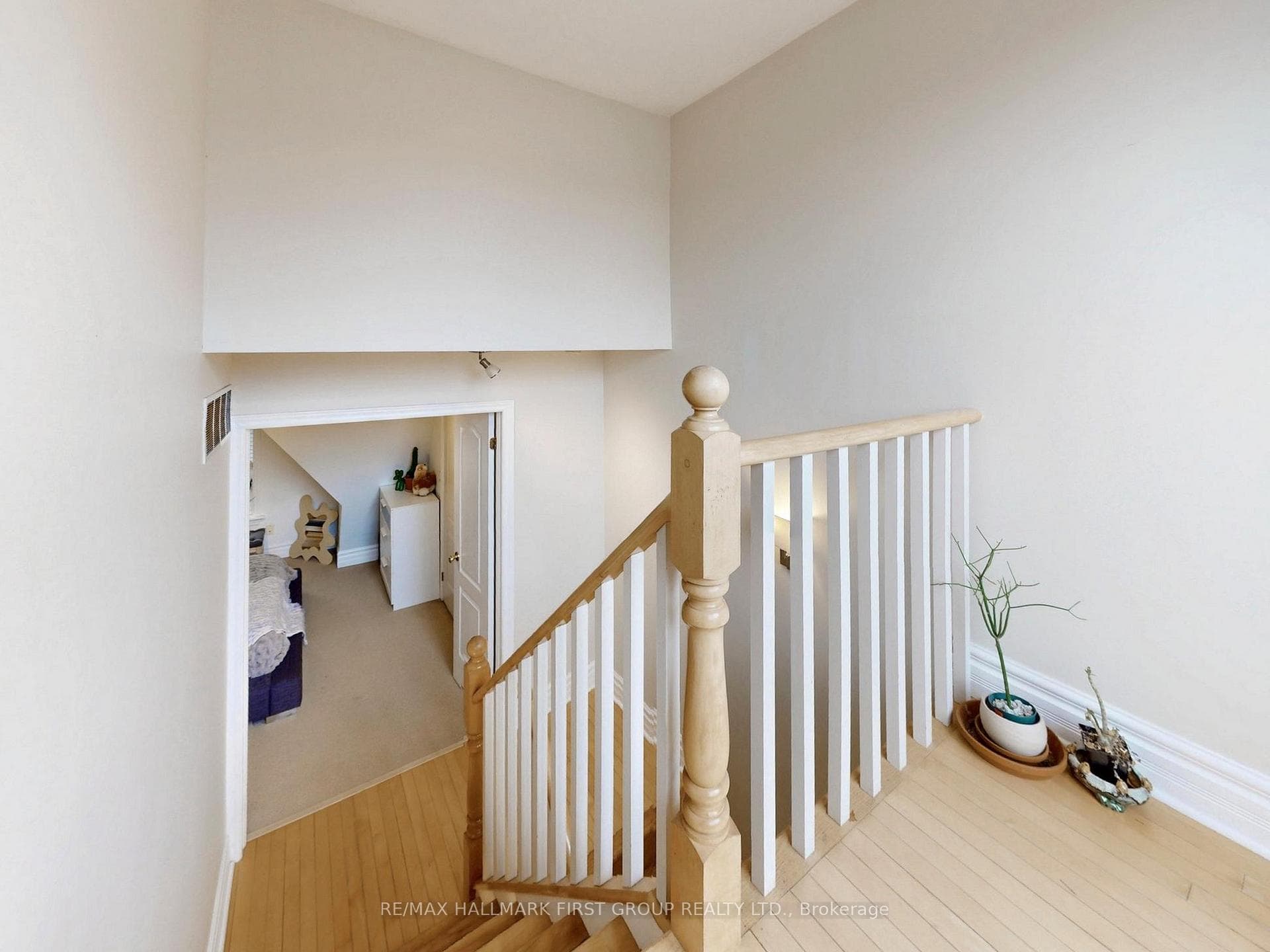 9D Woodfield Road photo 25