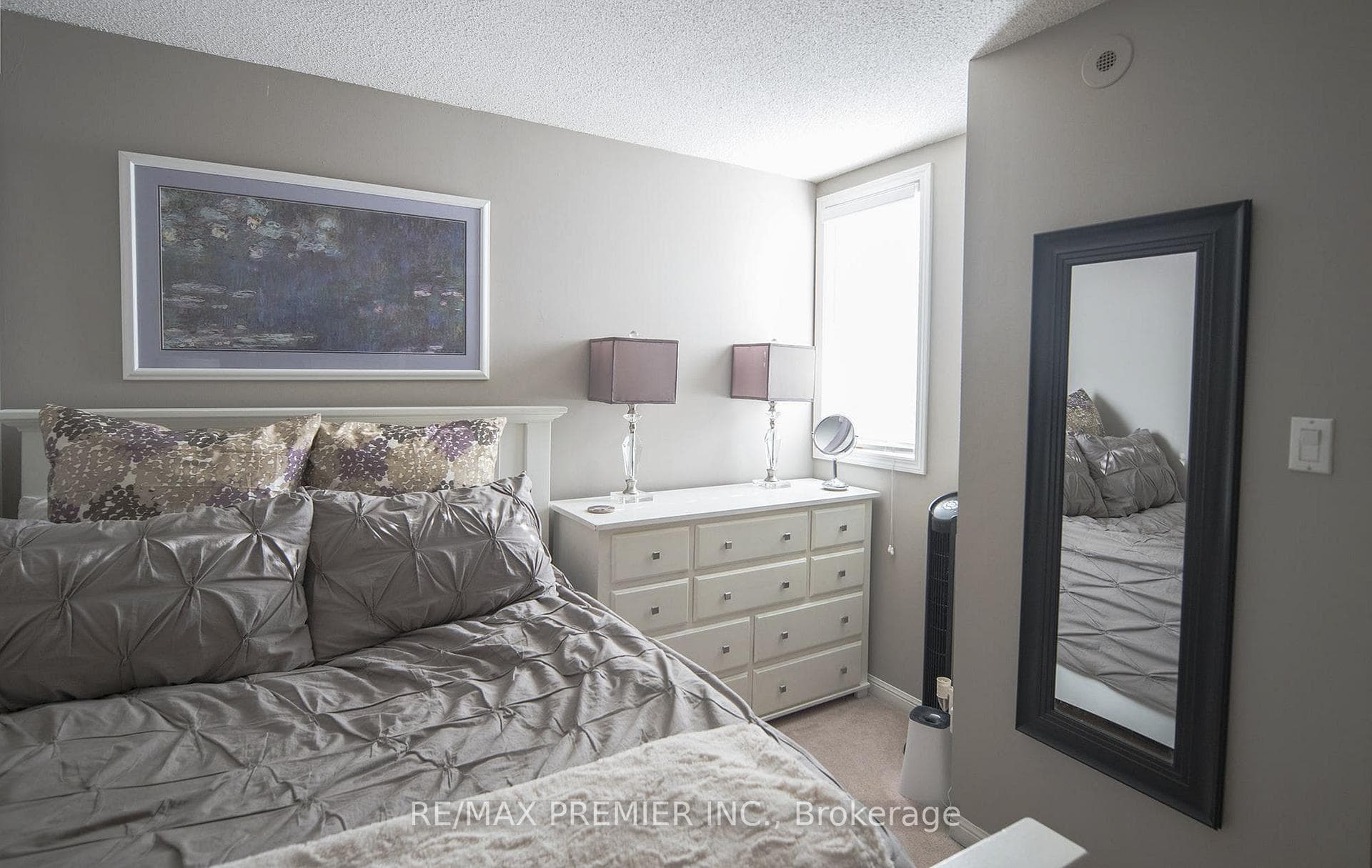26 Douro Street Unit 321 photo 4
