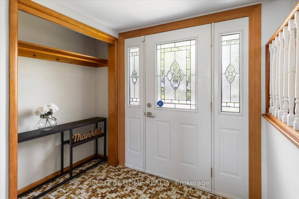 8 Meadowvale Avenue photo 6