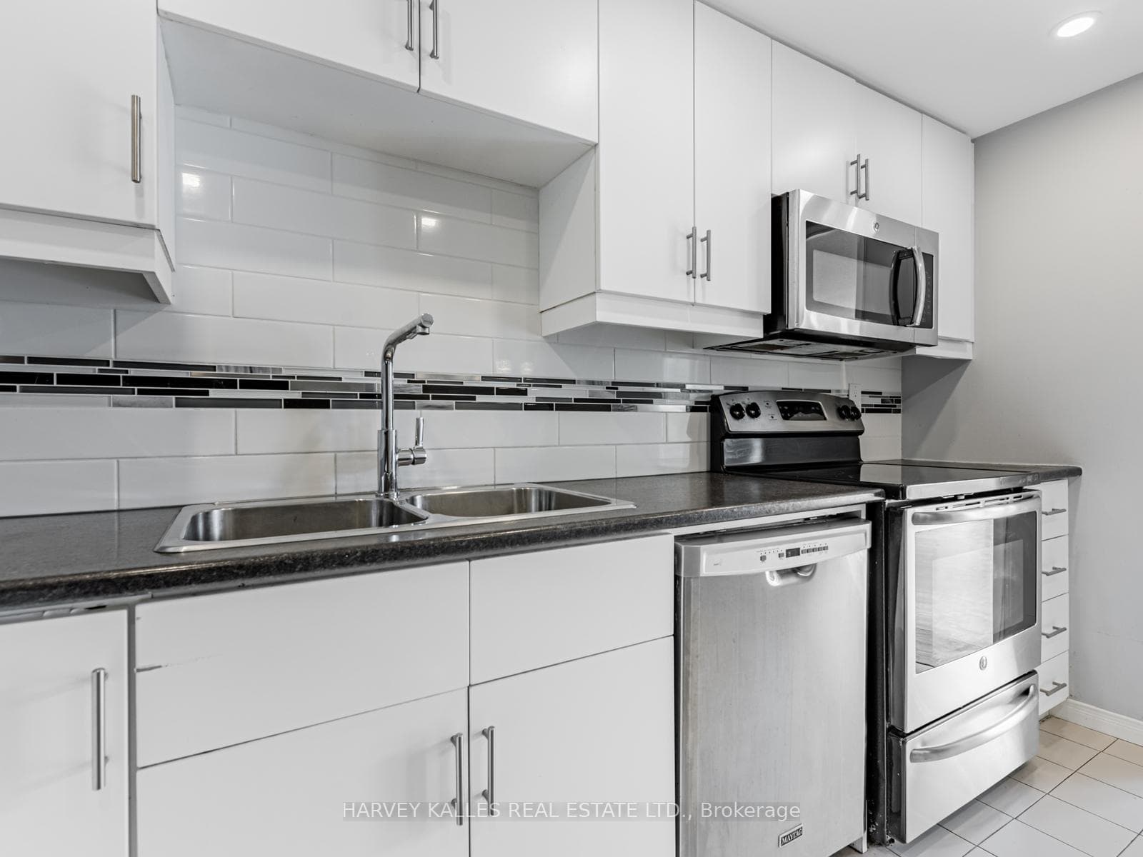 131 Beecroft Road Unit 1707 photo 9