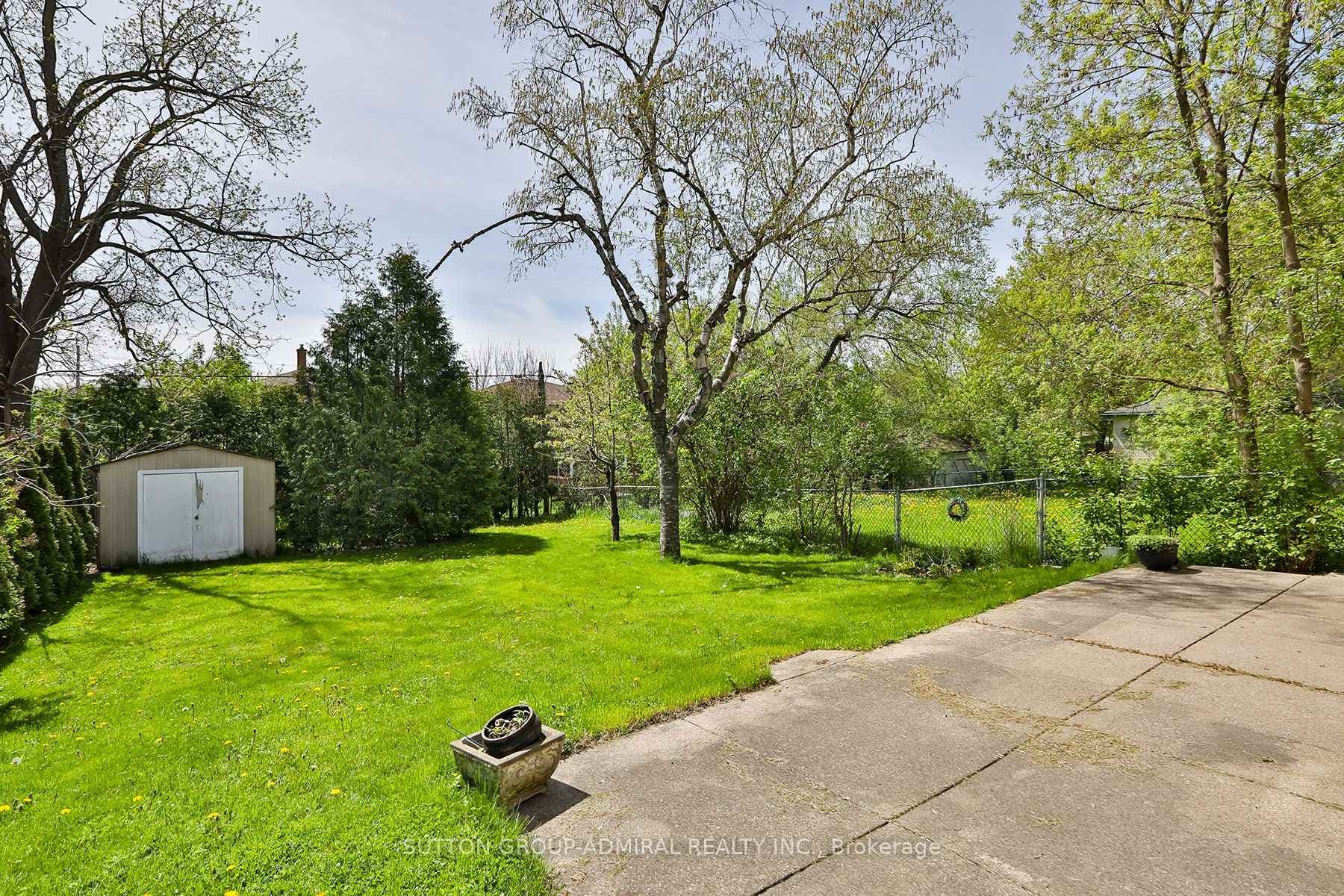 33 Regina Avenue photo 25