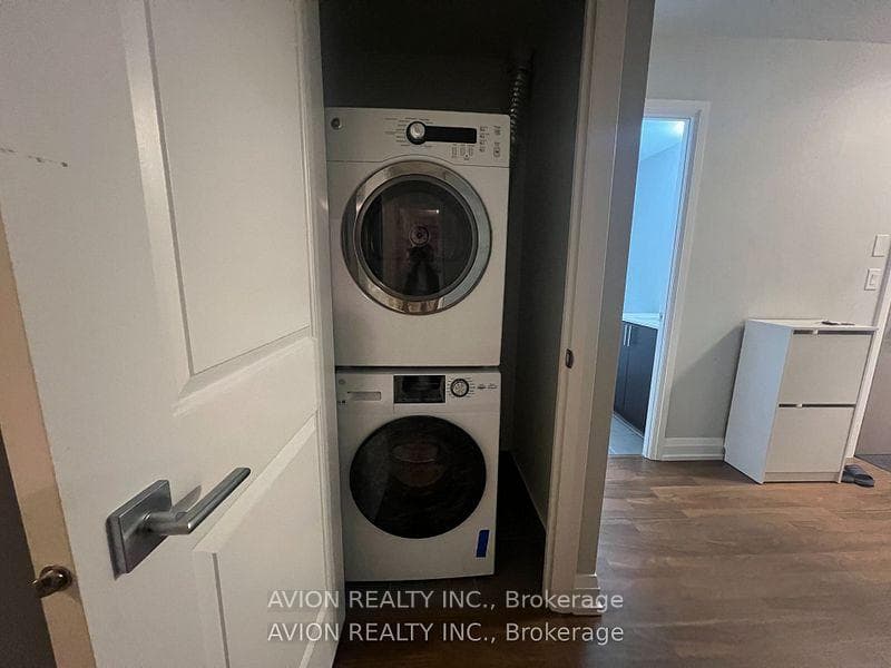 7167 Yonge Street Unit 412 photo 14