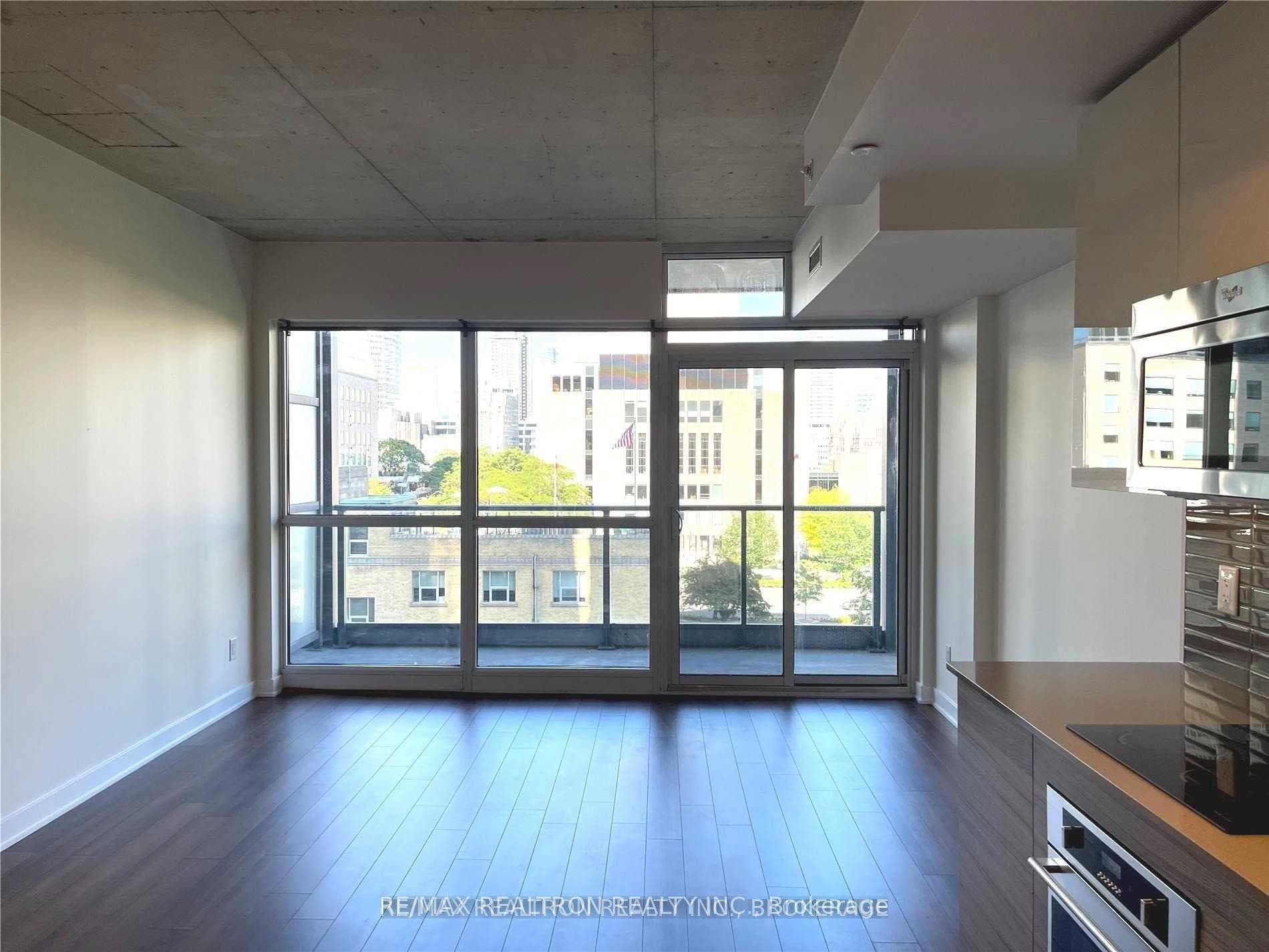 210 Simcoe Street Unit 609 photo 2