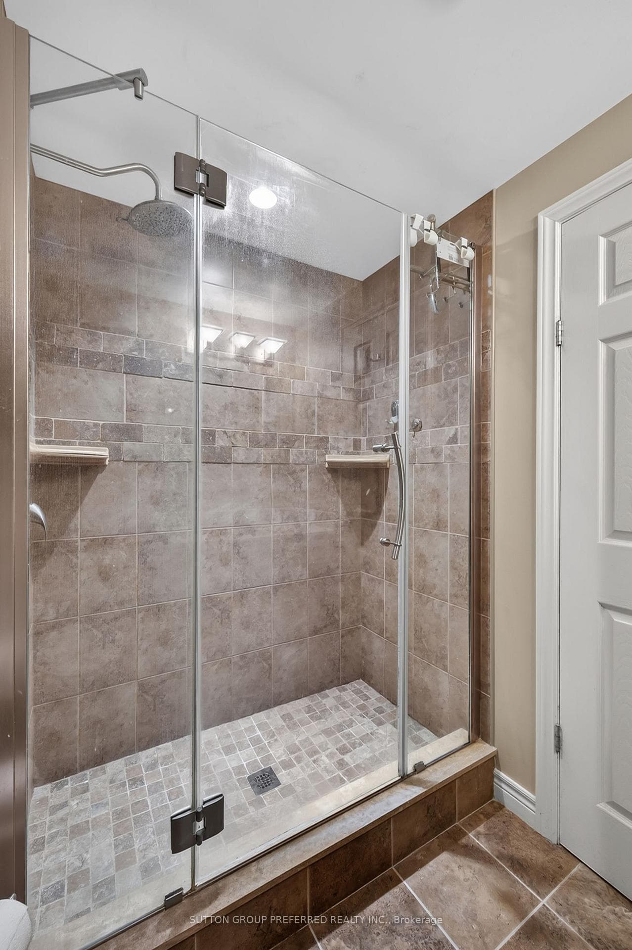 90 Glenburnie Crescent photo 38