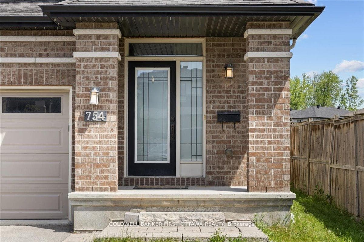 754 Brian Good Avenue photo 2