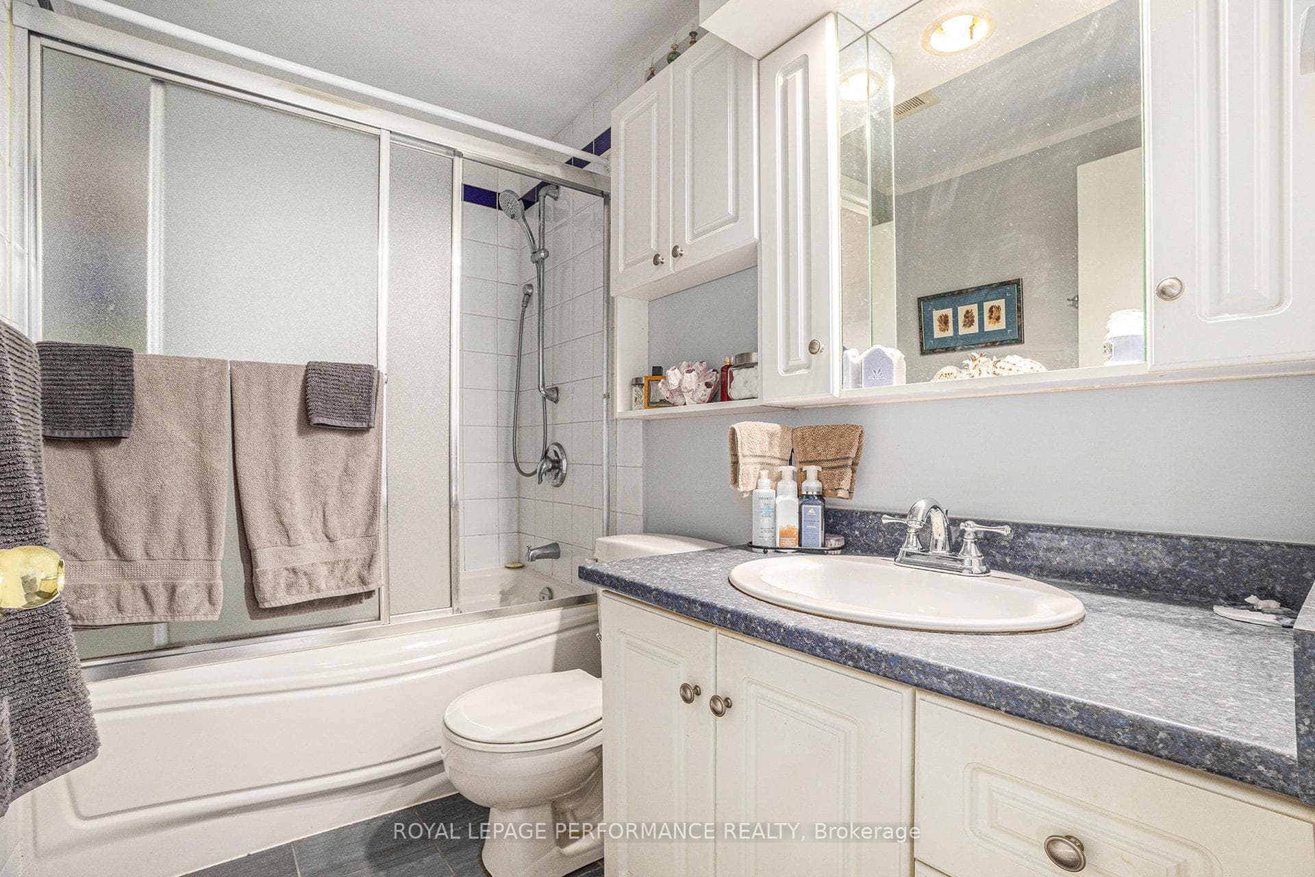 1 Wedgewood Crescent photo 20