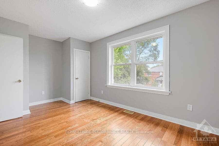 1105 LAZARD Street photo 10
