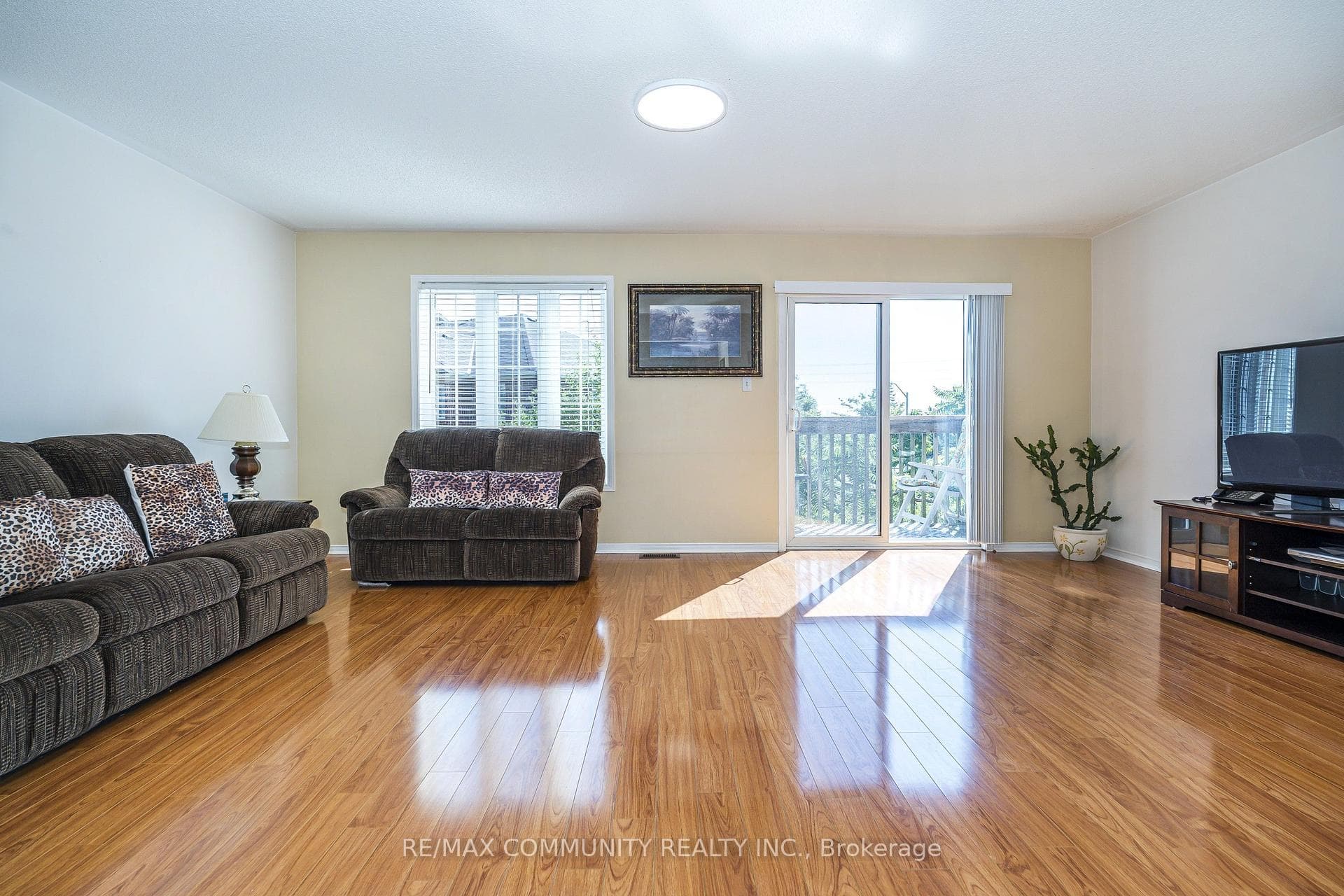 209 Old Harwood Avenue photo 8