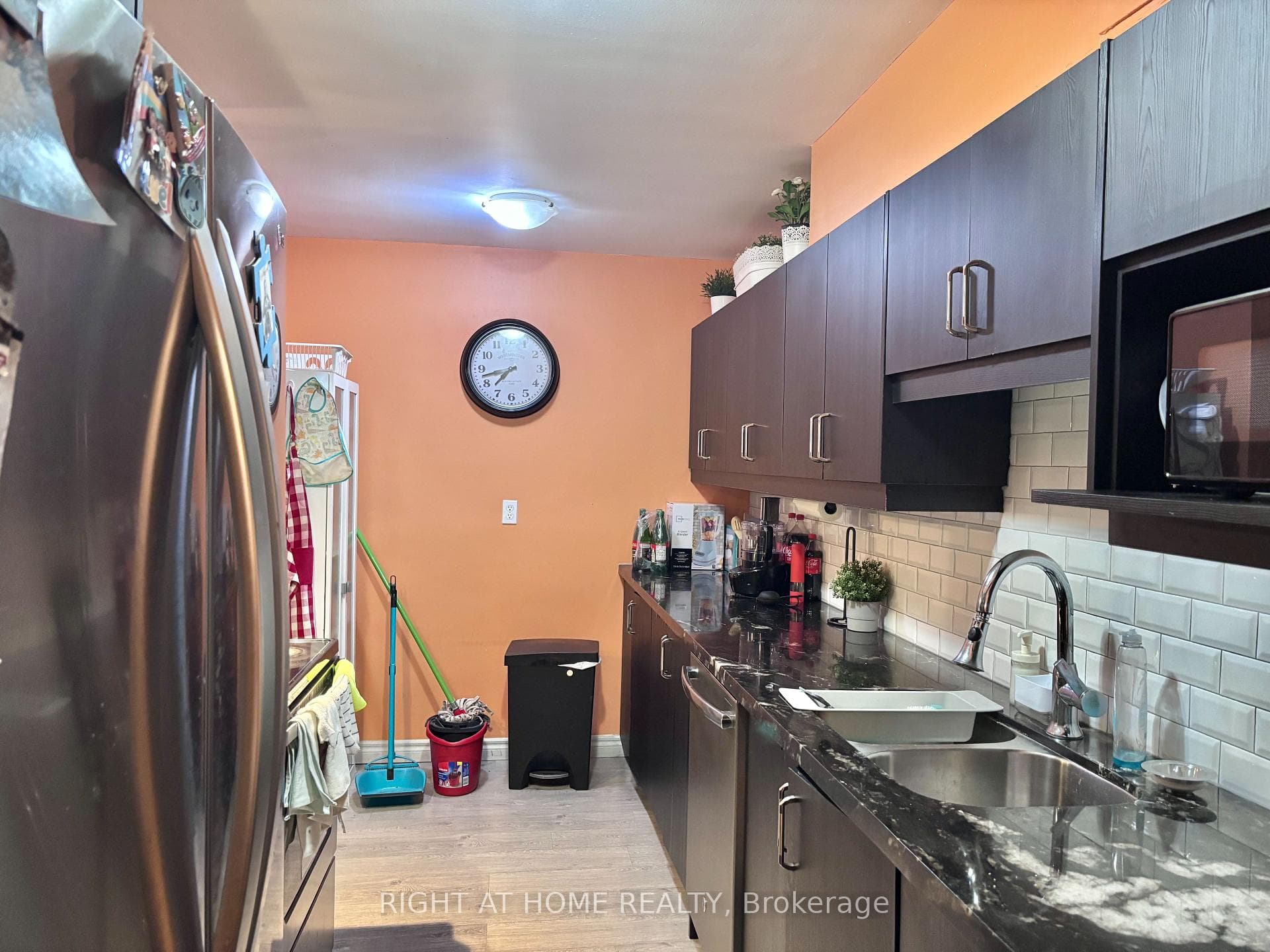 180 Markham Road Unit 819 photo 4