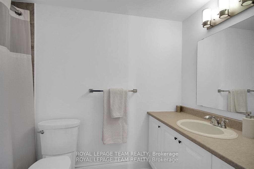 Full 4 piece bathroom