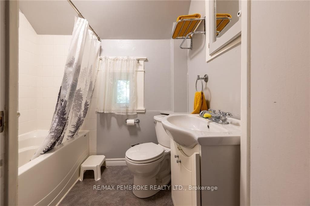 927 PEMBROKE Street photo 24