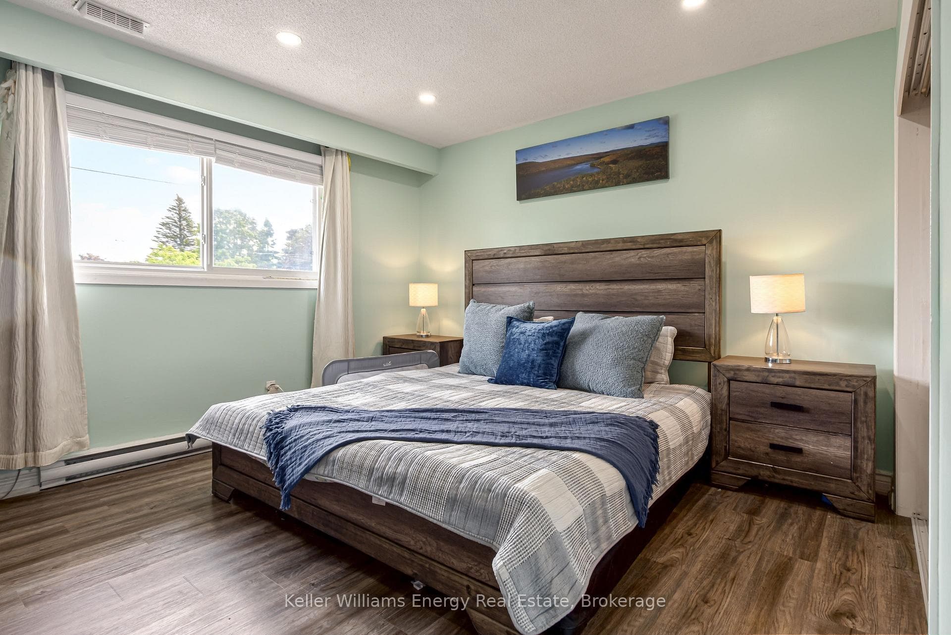 405 Bernhard Crescent photo 17