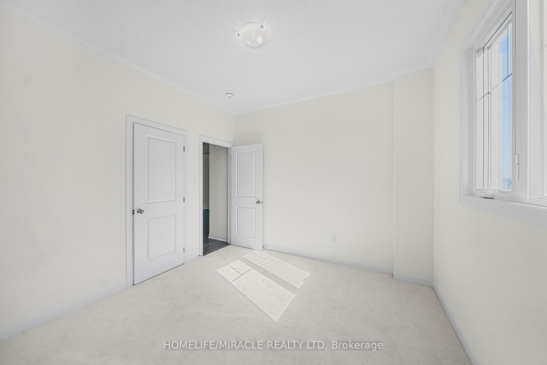 34 Royal Oak Crescent photo 38