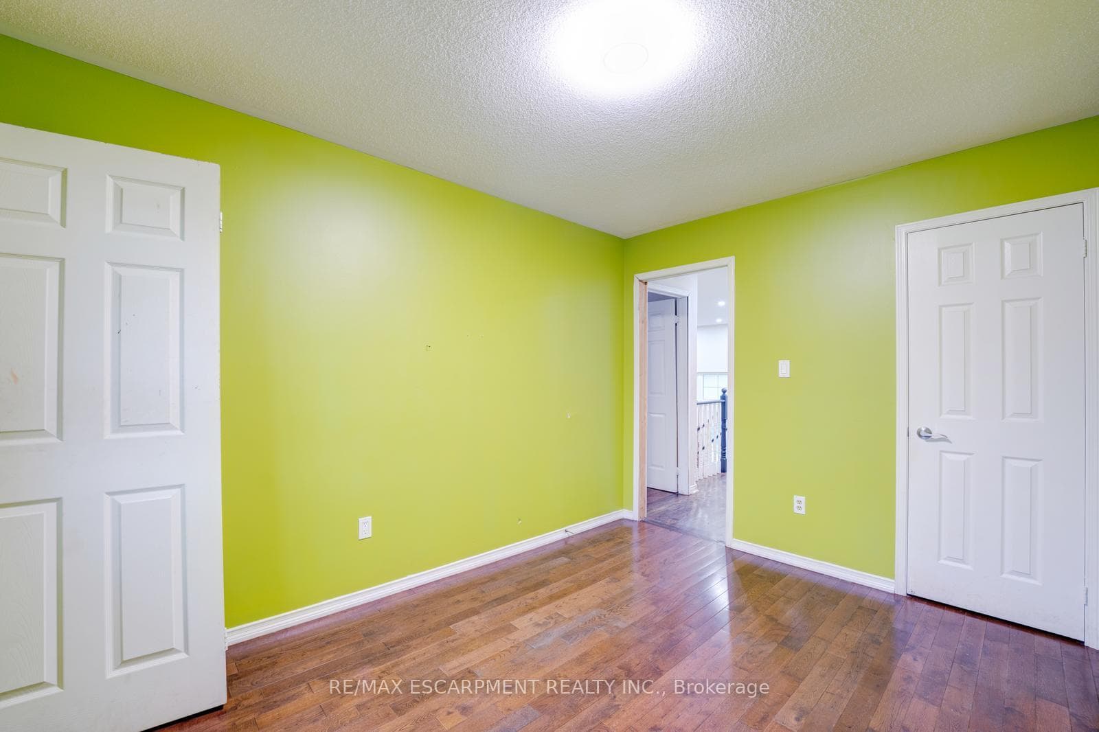 1140 Beneford Road photo 22