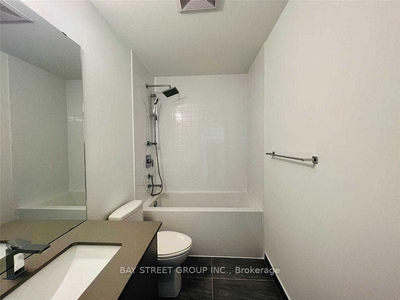 2485 Taunton Road Unit 822 photo 10