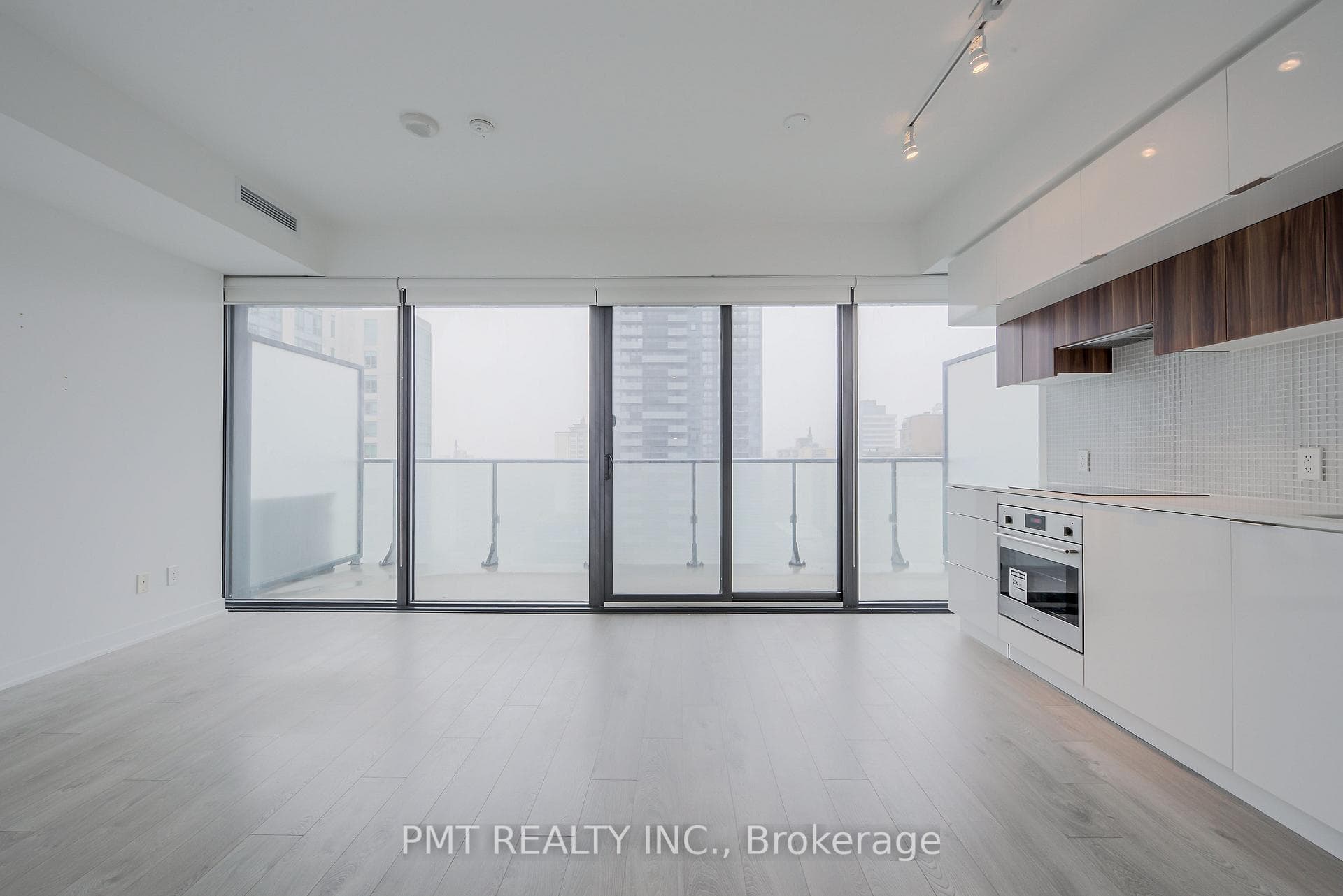 185 Roehampton Avenue Unit 1311 photo 7