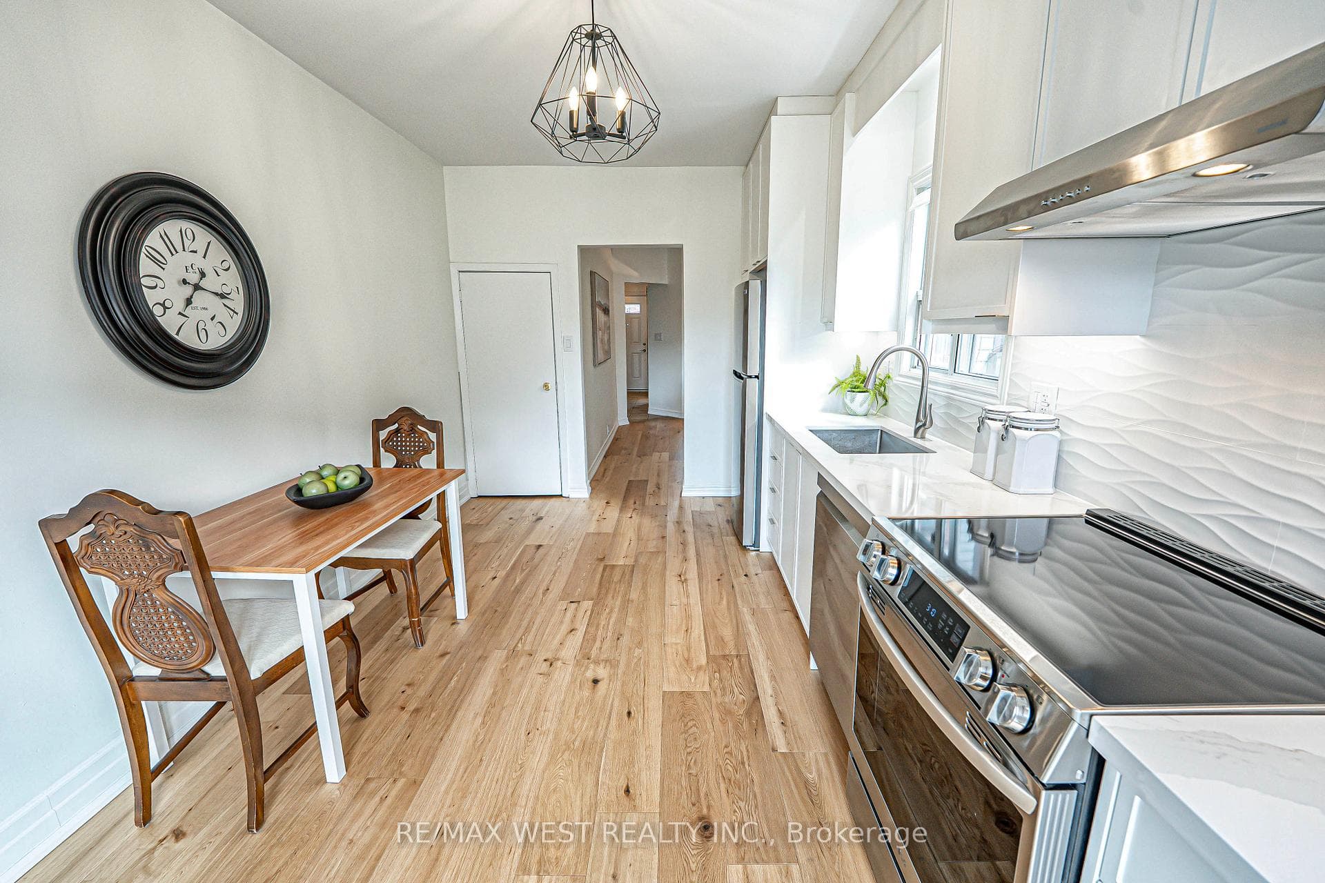 1166 Dufferin Street photo 15