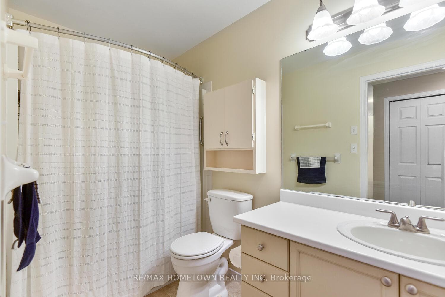main floor 4 Piece bathroom