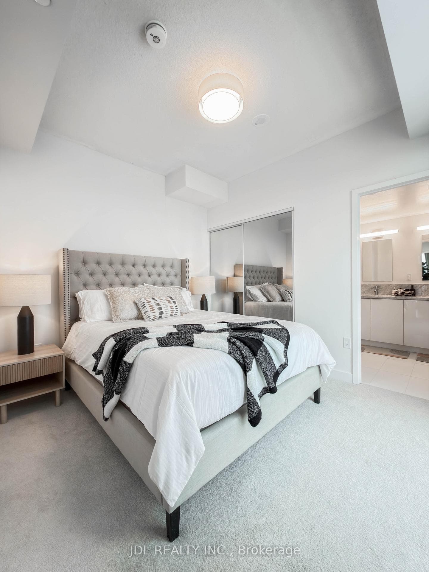 238 Simcoe Street Unit 3709 photo 25