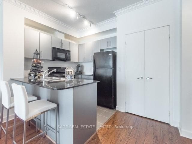 12 Yonge Street Unit 2711 photo 3