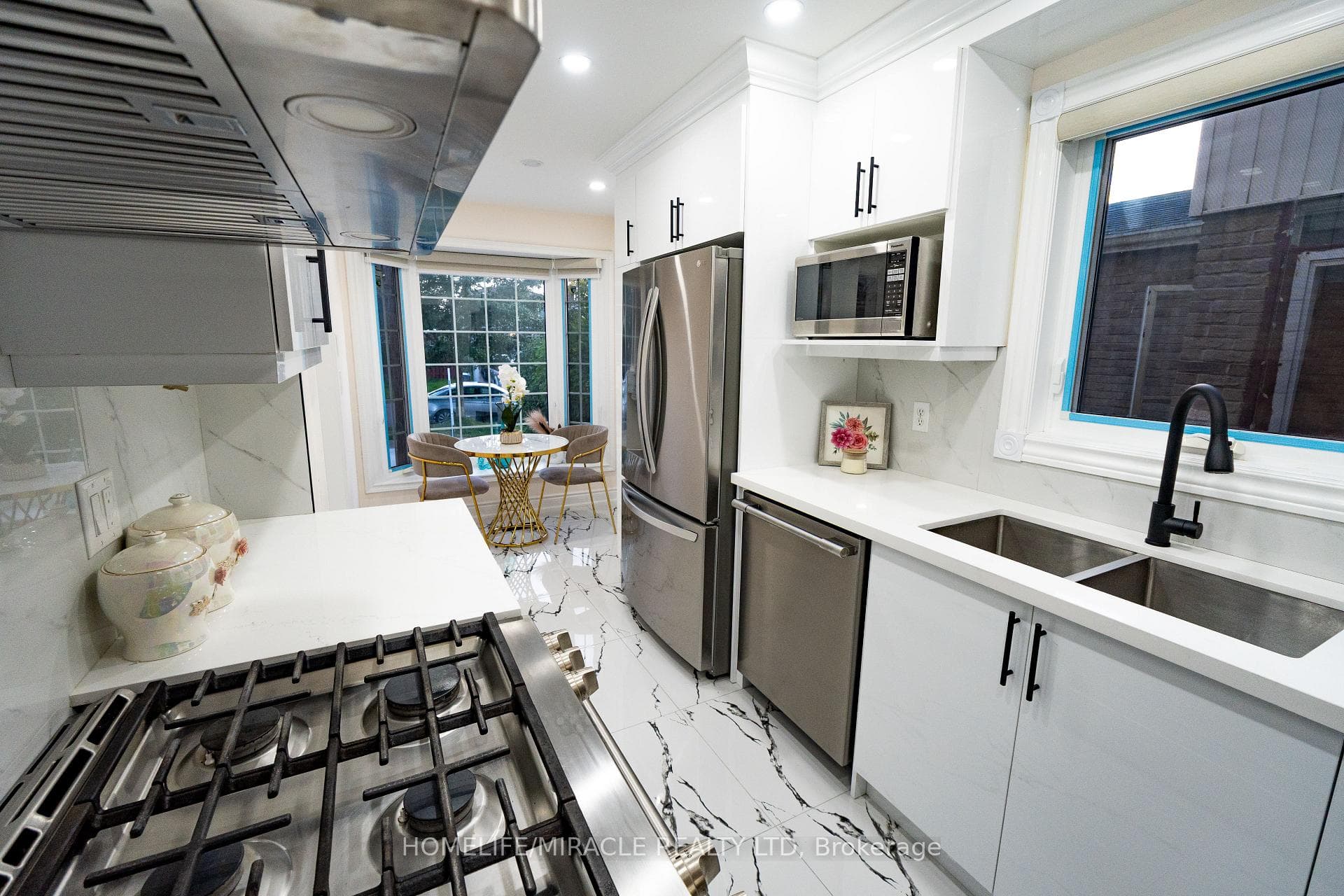 60 Denlow Drive photo 8
