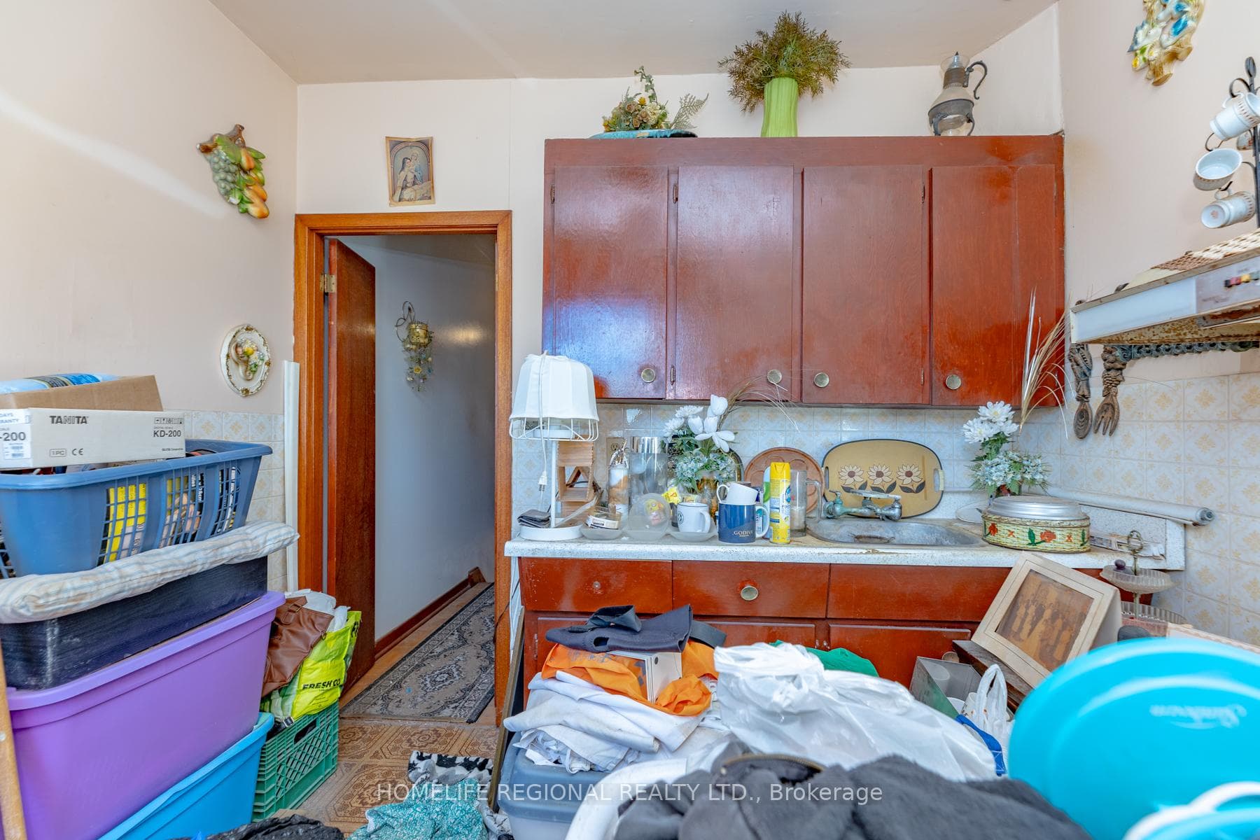 155 Montrose Avenue photo 10