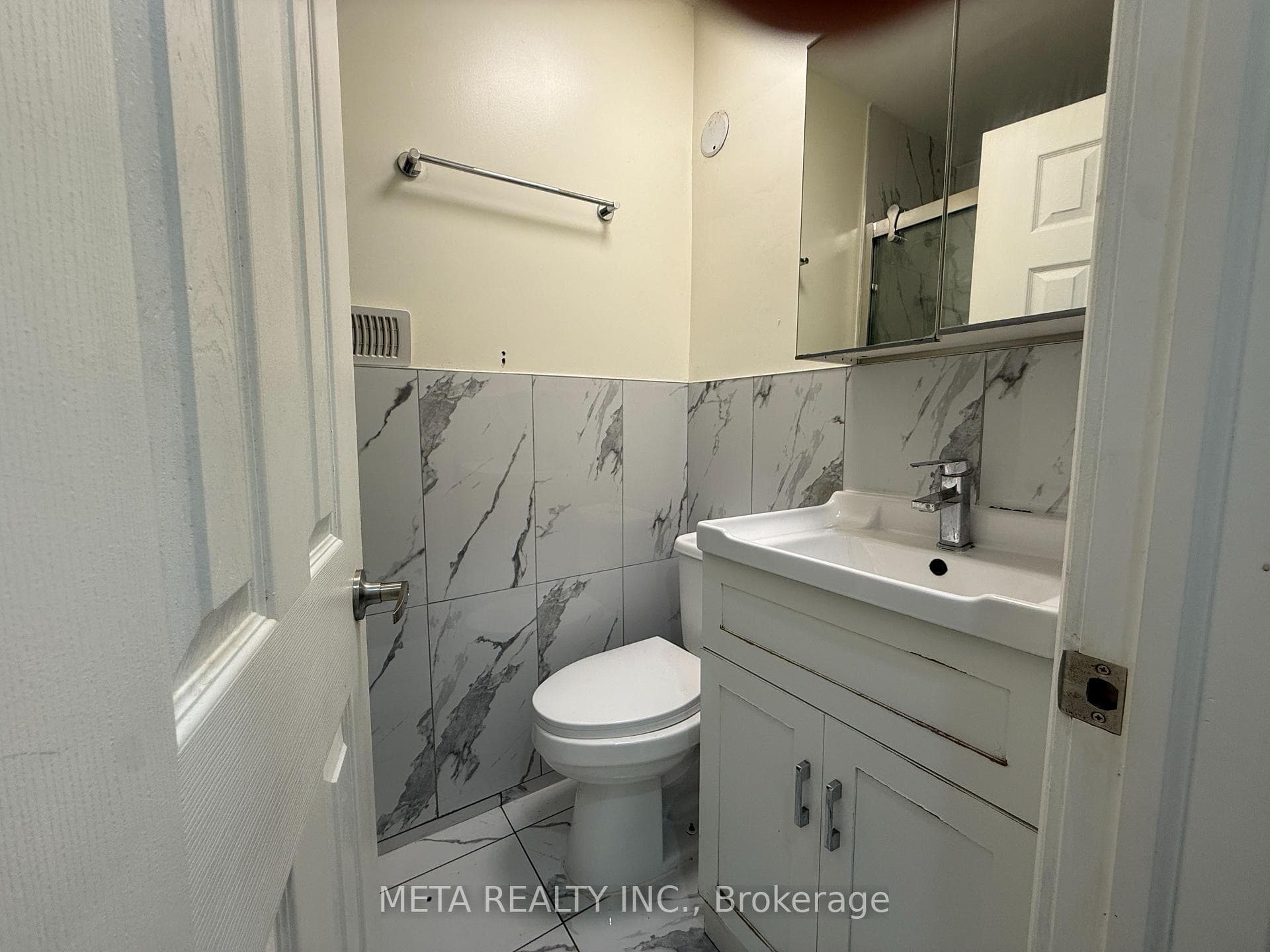 556 Mccowan Road photo 20