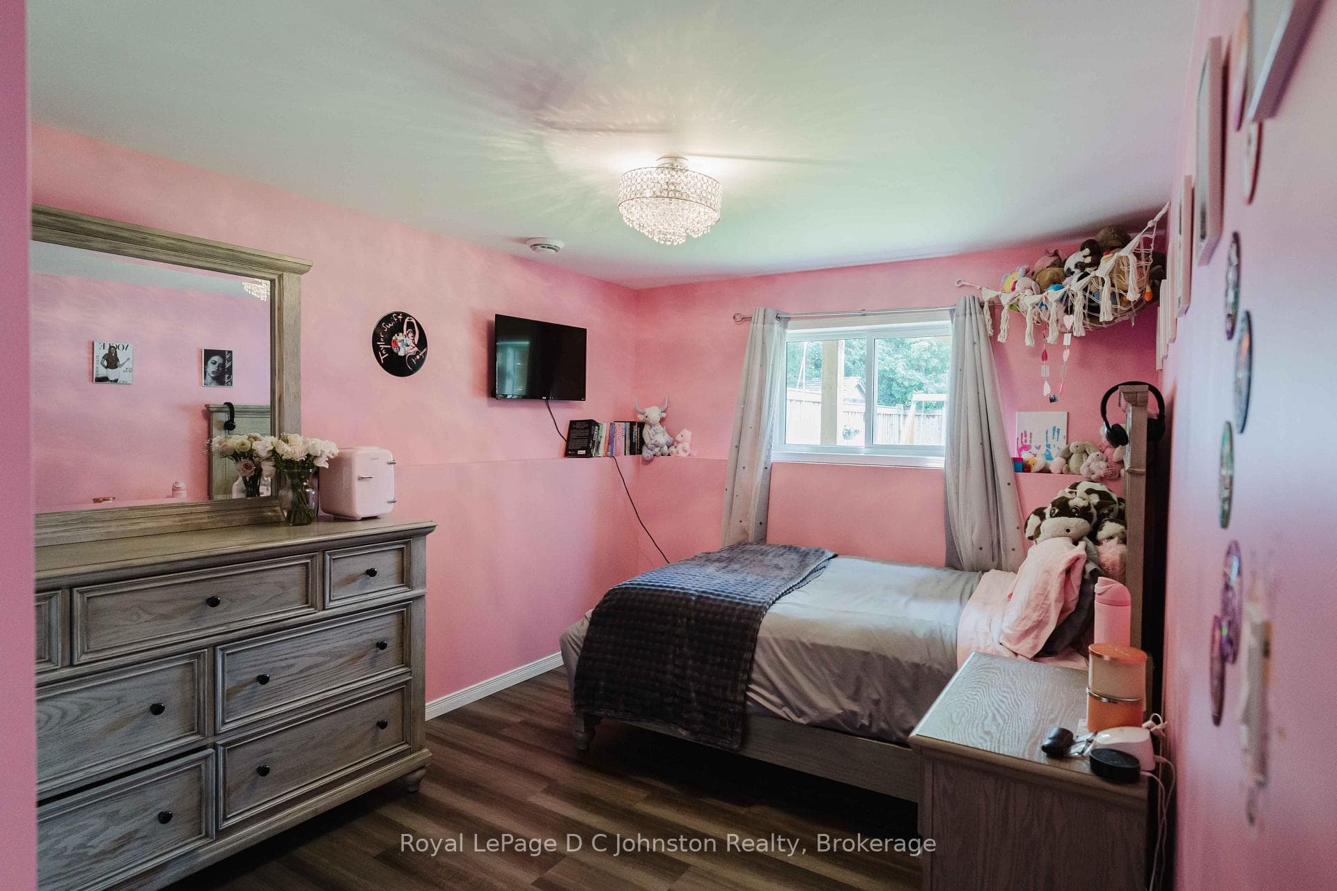 472 Joseph Street photo 37