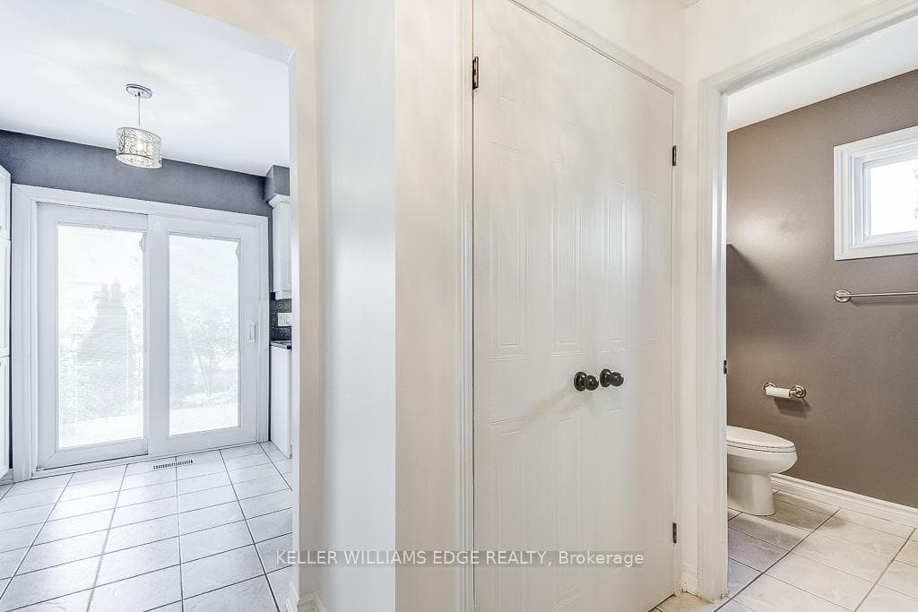 2129 Hunt Crescent photo 5