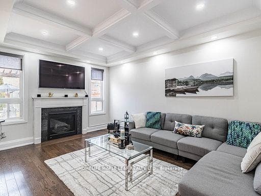 47 Hawke Crescent photo 8