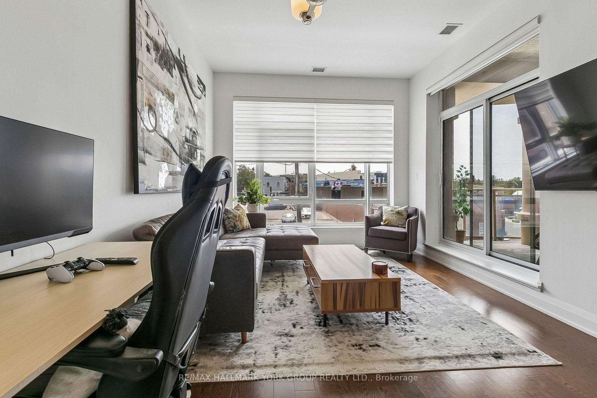15277 Yonge Street Unit 309 photo 3
