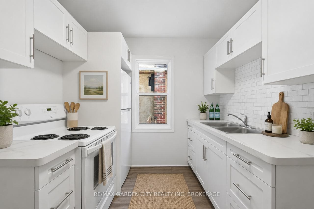 New kitchen with Quartz Counters